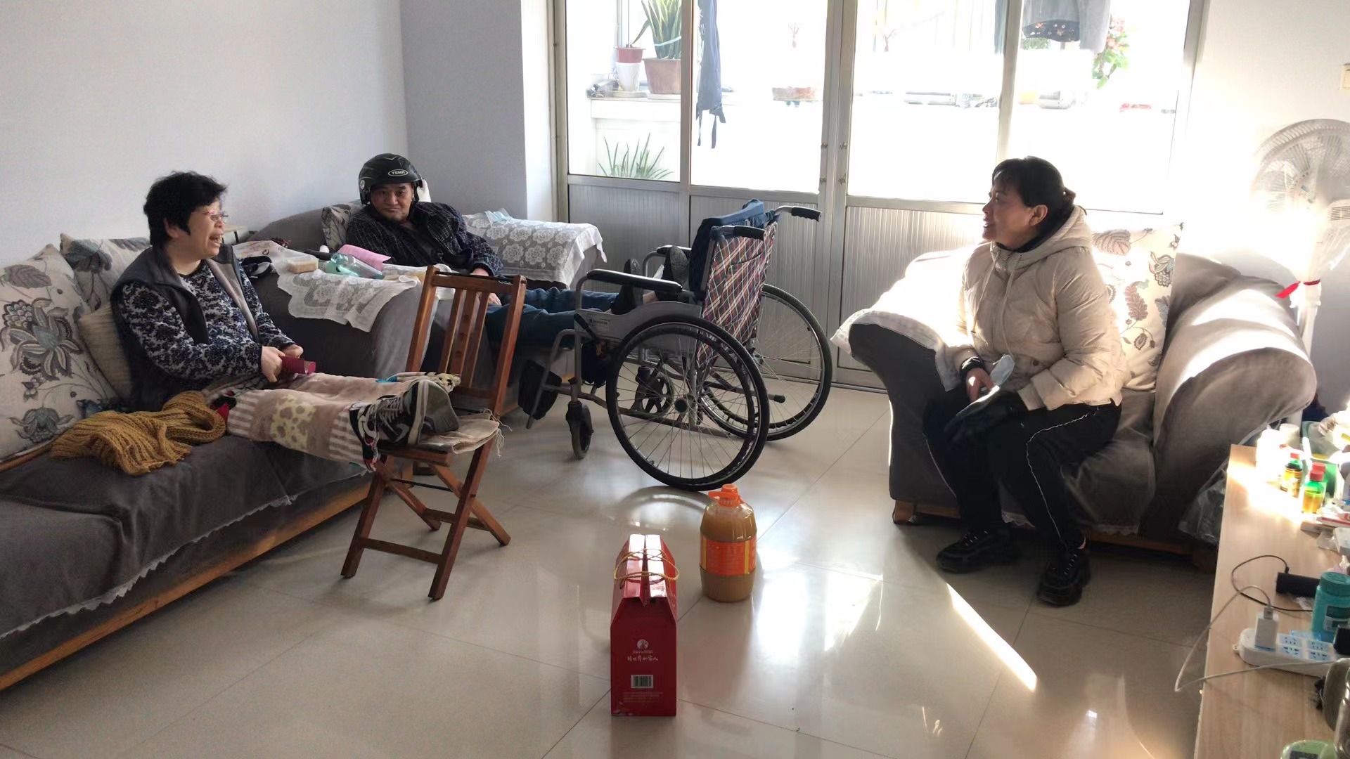 31走访困难户1.jpg