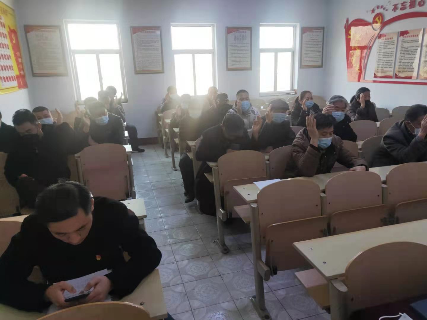 党员大会2.jpg