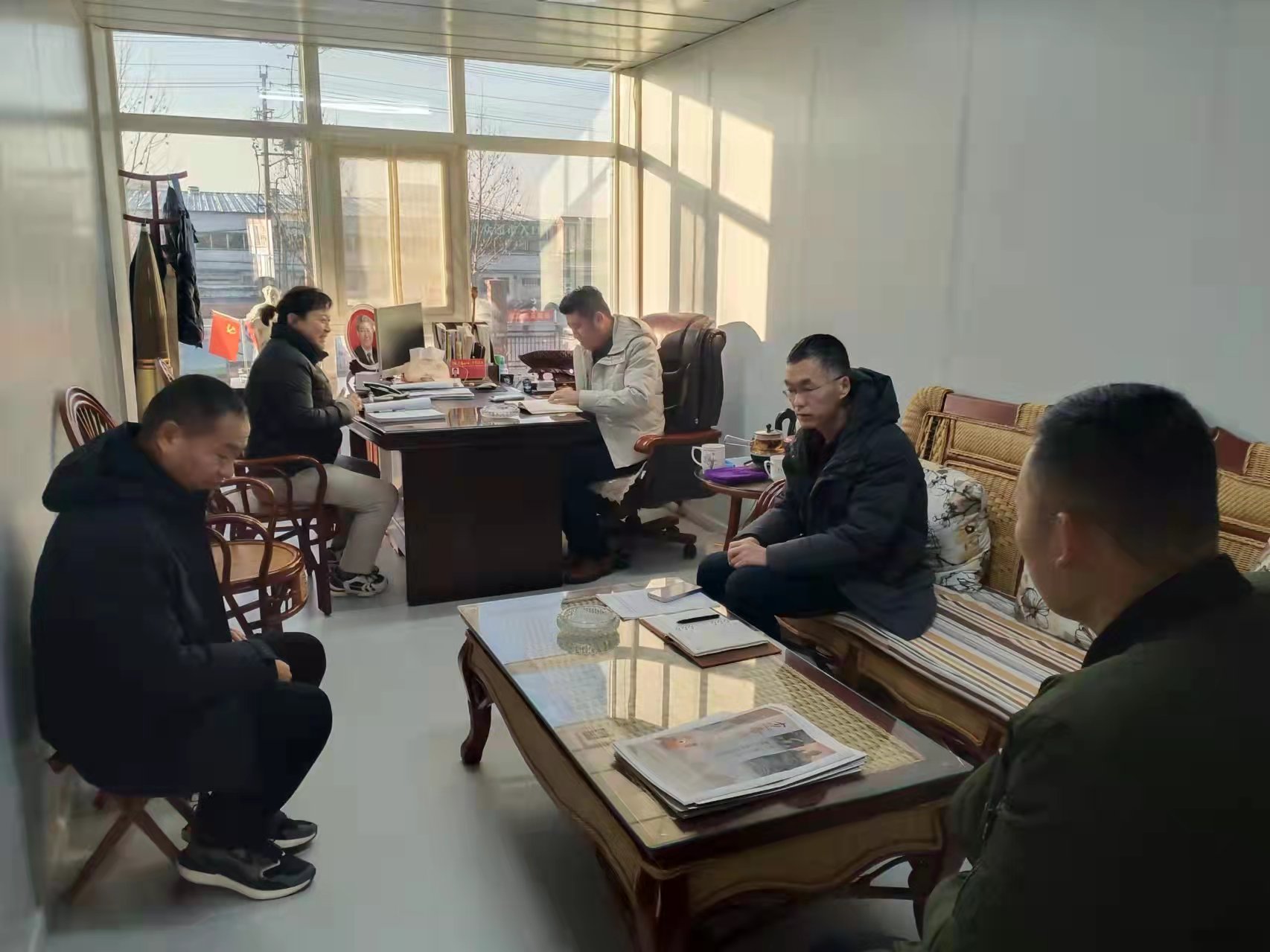 12.13两委会.jpg