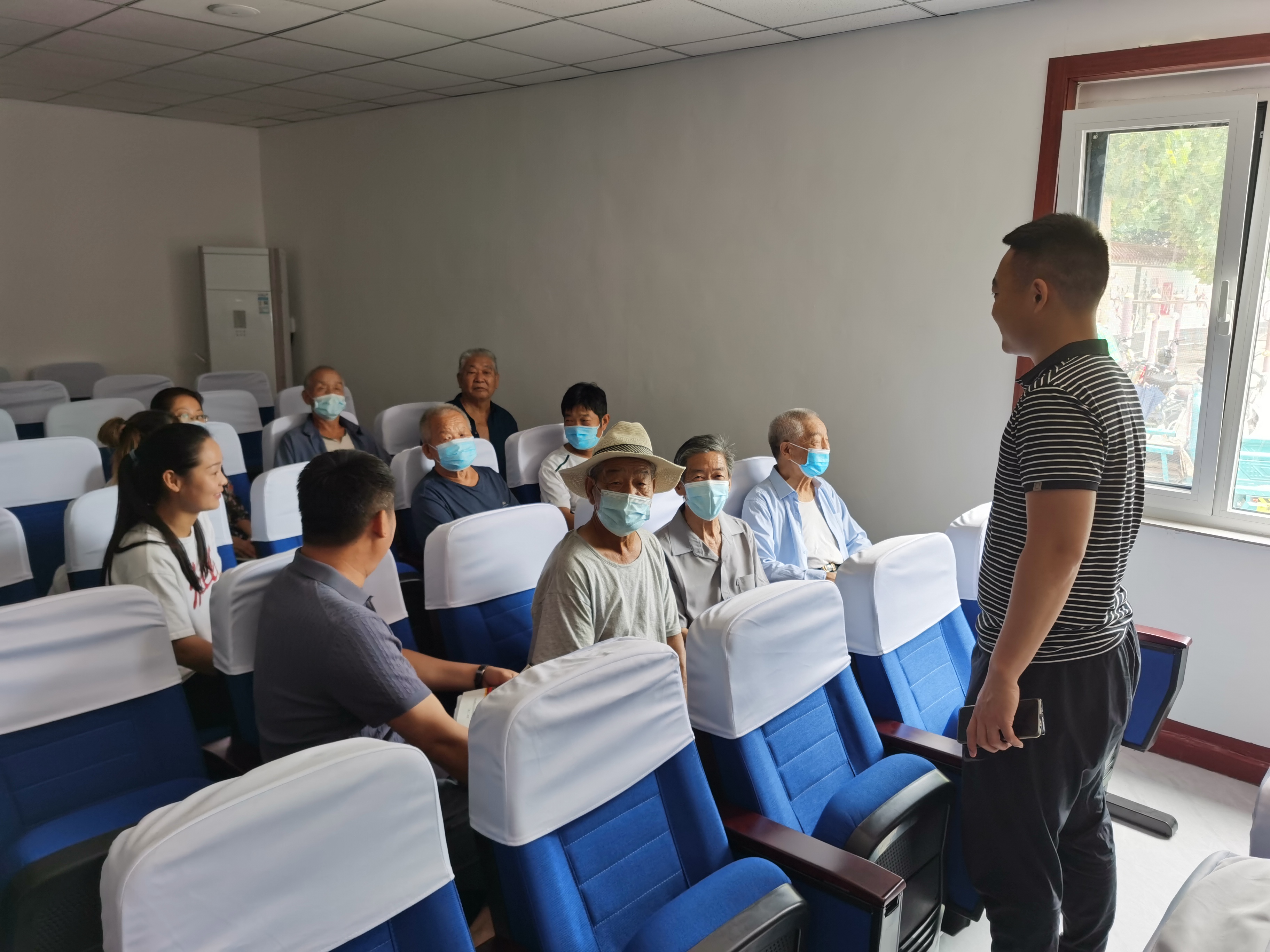 1支部小组会.jpg