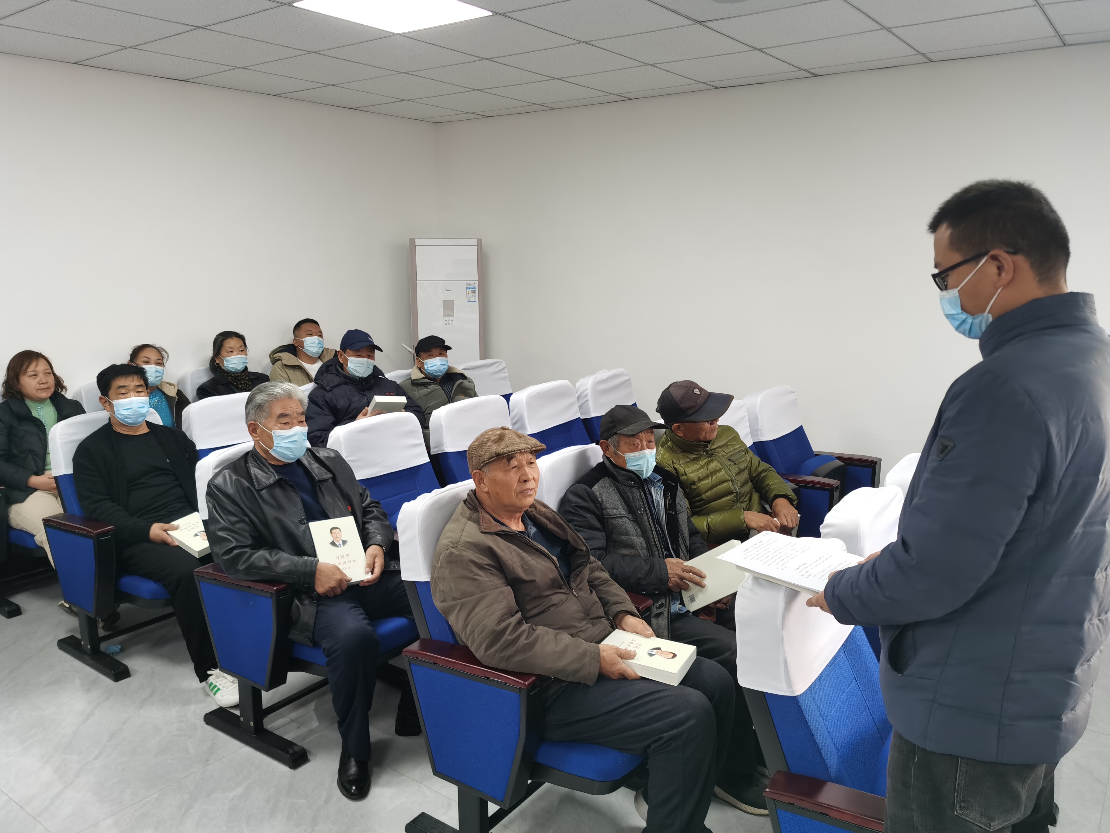 12-2分组学习研讨.jpg