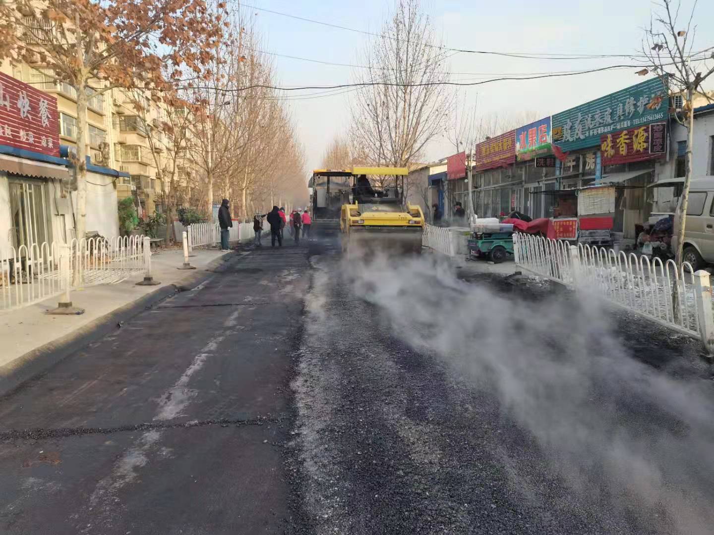 11曹村中路铺沥青3.jpg